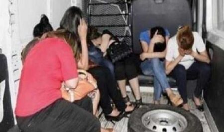 مداهمة منزل معد للدعارة بتارودانت واعتقال صاحبته وعشيقها وحجز عدد وافر من العوازل الطبية