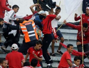 مضاربة "خايبة" بين الوداديين في الغابون.. والأمن يعتقل عددا منهم 4 1 232