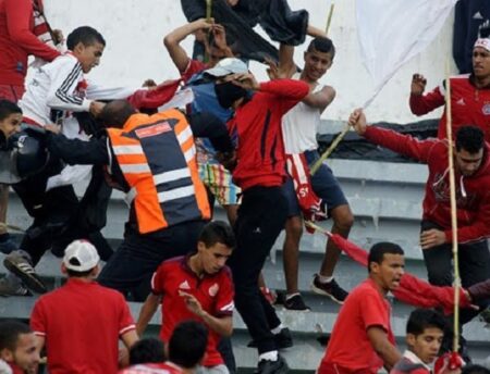 مضاربة "خايبة" بين الوداديين في الغابون.. والأمن يعتقل عددا منهم