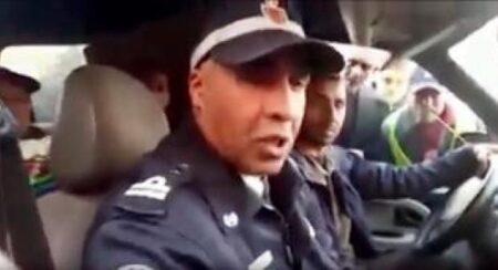 هذا هو مصير الفتاة التي صفعت شرطي مرور وادعت أنها قريبة وزير بعدما تشبثت مديرية الحموشي بمتابعتها هذا هو مصير الفتاة التي صفعت شرطي مرور وادعت أنها قريبة وزير بعدما تشبثت مديرية الحموشي بمتابعتها