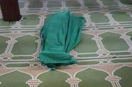 “موت الفجأة” يباغت شابا وهو ساجد بين يدي ربه يؤدي صلاة الظهر جماعة بالمسجد "موت الفجأة" يباغت شابا وهو ساجد بين يدي ربه يؤدي صلاة الظهر جماعة بالمسجد