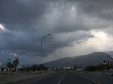 الأرصاد تتوقع طقس غائم مع نزول زخات مطرية أحيانا رعدية اليوم بهذه المناطق