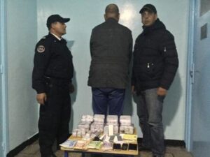 بالصور:الشرطة القضائية تضع يدها على أكبر بارون مخدرات بعد أدائه صلاة العصر بالمسجد تفاصيل أخرى مثيرة