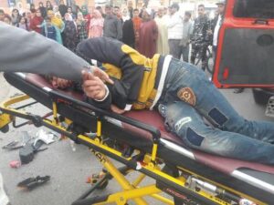 عااجل بأكادير بالصور:سيارة مجنونة تصدم بقوة صاحب دراجة نارية وترسله إلى المستعجلات في حالة حرجة 6 3 9