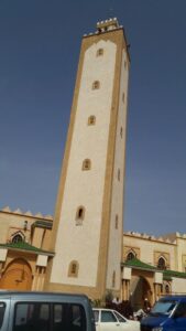 غريب:”شفَّار” يرتدي “نقابا نسائيا” يقتحم مسجدا للنساء بأكادير لسرقة حقائبهن