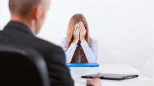 الطرد من الوظيفة يطال طبيبتين بأكادير و إنزكان بعد مكاملة هاتفية من مسؤول بارز