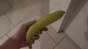+فيديو :طريقة مذهلة لفتح أي باب مغلق بواسطة قطعة واحدة من الموز