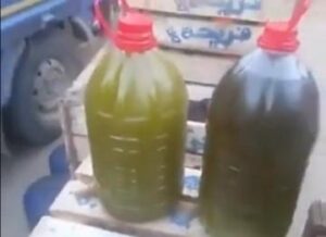 خطير:”تجار نصابة” يبيعون “ماء مخلط” مع “كينة” على أساس أنه “زيت بلدية”