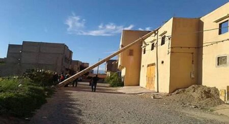 خطير : سقوط عمود كهربائي على منزل ضواحي تارودانت