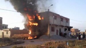 مجرم بأكادير غادر أسوار السجن حديثا يضرم النار عمدا في منزل امرأة مسنة وفرن الحي بدافع الانتقام 1 شاب يضرم النار