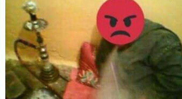 (+صورة)صورة مؤذن سوسي باشتوكة “يضرب” الشيشة تشعل الواتساب وتغضب الساكنة