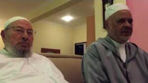 القرضاوي في منزل أحمد الريسوني خلال مجلس عزاء شقيقه