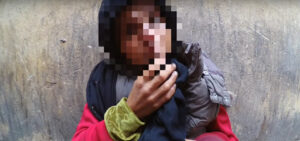 (+فيديو)متشردة حامل توجه رسائل خطيرة للمسؤولين  بعد تعرضها للإغتصاب