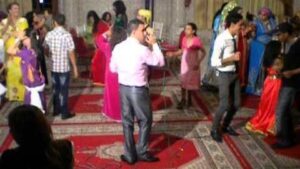 مدعوون مدججون بأسلحة بيضاء يفسدون حفل زفاف ويعكرون صفو العروسين والجميع ينقل إلى المستعجلات ومقرات الأمن