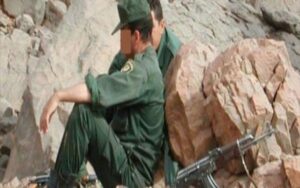 فضيحة:عسكريان يحترفان السرقة تحت التهديد وهكذا افتضح أمرهما