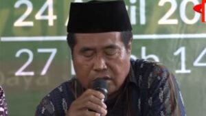 بالفيديو حسن الخاتمة: الموت يفاجئ أشهر مقرئ إندونيسي على المباشر