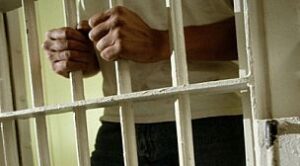 السجن لمستخدم بنك مطالب بإرجاع 144 مليون سنتيم