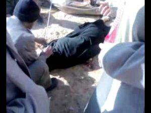 بالصور:زوج قتل زوجته الحامل لشكه في خيانتها وكتب بدمها على الجدران أسماء غريبة