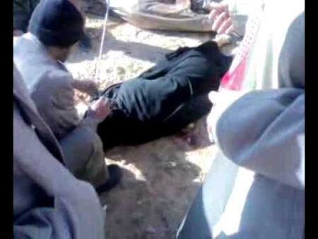 بالصور:زوج قتل زوجته الحامل لشكه في خيانتها وكتب بدمها على الجدران أسماء غريبة