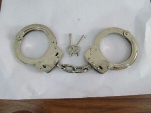 الأمن يحجز 70 ”مينوط” تستعمل في الرقص الإباحي بملهى ليلي