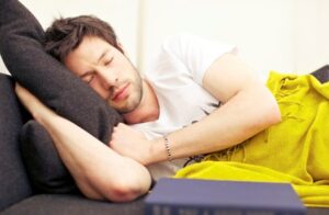 دراسة: القيلولة القصيرة تجعلك أكثر سعادة