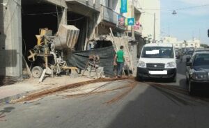 بالصور:فوضى البناء تجتاح شارع المدارس بانزكان والجهات المسؤولة والمنتخبة في دار غفلون