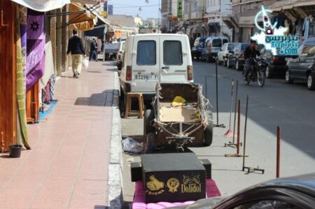 "كارديانات" يستعمرون الطرقات والشوارع بانزكان ..والسلطات "تبارك الخطوات"