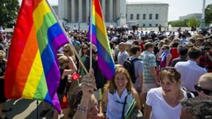 فيديو إباحي صادم لمثليين مغاربة وأجانب يتداول على نطاق واسع في الفايسبوك وعبر تقنية (الواتساب) .