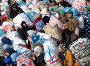 معبر العار يوقع على وفاة أم مغربية بشكل مأساوي بسبب التدافع و الإزدحام.