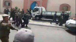 تزنيت: تحذيرات لتجار جائلين تنتهي باعتقال عشرة منهم بسبب الرفض و الإصرار (+صور).