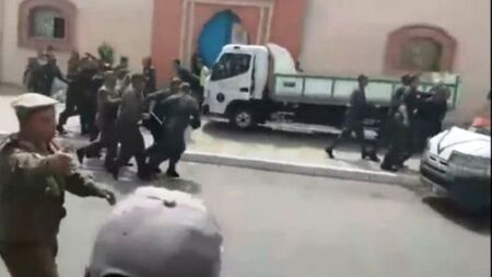 تزنيت: تحذيرات لتجار جائلين تنتهي باعتقال عشرة منهم بسبب الرفض و الإصرار (+صور).