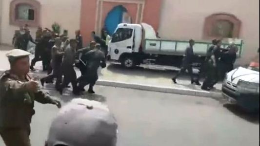 تزنيت: تحذيرات لتجار جائلين تنتهي باعتقال عشرة منهم بسبب الرفض و الإصرار (+صور).