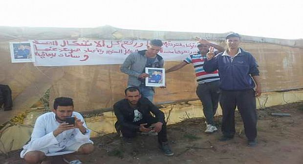 عمال يعتصمون أمام إحدى الشركات بسيدي بيبي  للمطالبة بحقوقهم