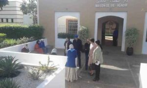 إدارة مركز الأنكولوجيا بأكادير تفيق من غيبوبتها وتنادي على مريضة بعدما نهش المرض اللعين جسدها و بعد أشهر طويلة من الانتظار