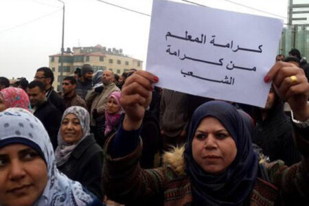 شخص يعتدي على أستاذة بتزنيت ويرجم منزلها بالأحجار ليلا شخص يعتدي على أستاذة بتزنيت ويرجم منزلها بالأحجار ليلا