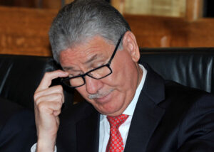 فضيحة: تجهيزات ومعدات طبية مسروقة من المستشفى تباع في سوق “لافيراي”