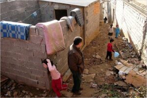 أبناء الفقراء بالمغرب الأكثر تعرضا للعنف والحرمان من التعليم والصحة