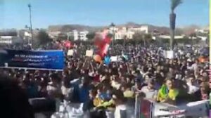 هجوم حاد على حكومة العثماني في مسيرة الحسيمة