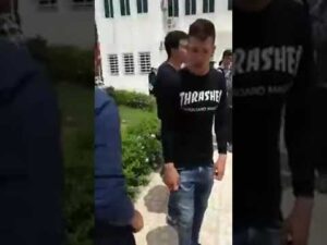 بالفيديو:طلبة الحسيمة “يحاكمون” حصاد في حلقية داخل الحرم الجامعي ويطالبون مسؤولا بالكف عن التدخين احتراما للطلبة