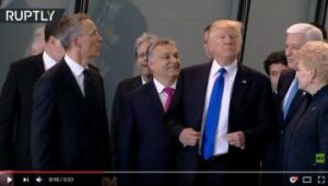 مثير:ترامب يزيح رئيس وزراء الجبل الأسود بعنف ليكون في الصف الأول