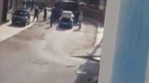 تنصيب حاجز امني للتفتيش امام بيت ناصر الزفزافي