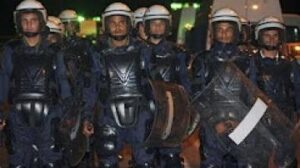 انتهاء المواجهة في امزورن بين الأمن و المحتجين بروح رياضية و تبادل العناق والتسامح!!