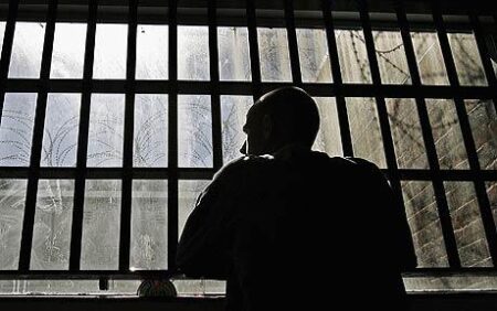 (+فيديو)سجين خطير محكوم ب13 سنة حبسا يفر بطريقة مثيرة من السجن ويوجه نداء للمسؤولين (+فيديو)سجين خطير محكوم ب13 سنة حبسا يفر بطريقة مثيرة من السجن ويوجه نداء للمسؤولين