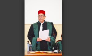 والد ناصر الزفزافي يجهش بالبكاء اثناء حضوره جلسة محاكمة معتقلي » حراك الريف »