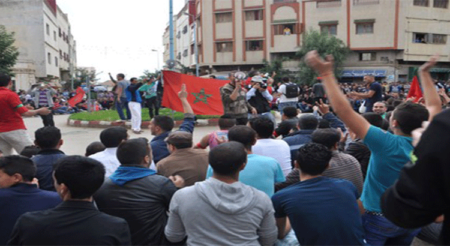 عااجل:إنزال أمني كثيف بالحسيمة بعد واقعة الزفزافي داخل المسجد و الاحتجاجات تعم تراب الريف عااجل:إنزال أمني كثيف بالحسيمة بعد واقعة الزفزافي داخل المسجد و الاحتجاجات تعم تراب الريف