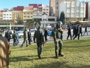 إصابة عدد من أفراد الشرطة في مواجهات مع متظاهرين بالحسيمة