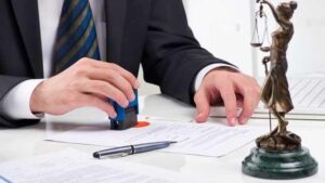 عقوبات ثقيلة في حق محامين وخبراء وموثقين وهذه هي التفاصيل