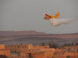 تدخل طائرات خاصة لإخماد حرائق واحات طاطا