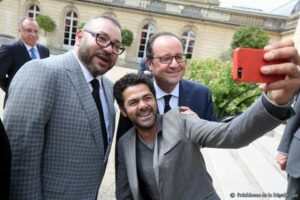 الملك محمد السادس يظهر في سيلفي جمعه بالدبوز وهولاند