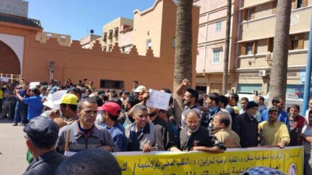 احتجاجات تحول "أولاد تايمة" إلى صفيح ساخن ومطالب بتدخل عاملي